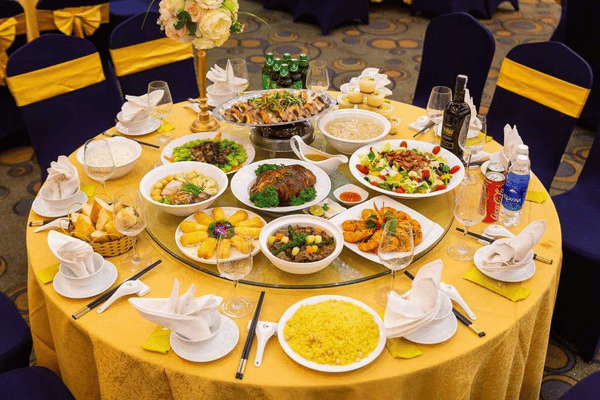 NÊN CHỌN MÓN THEO PHONG CÁCH TRUYỀN THỐNG HAY HIỆN ĐẠI CHO TIỆC TẠI NHÀ?