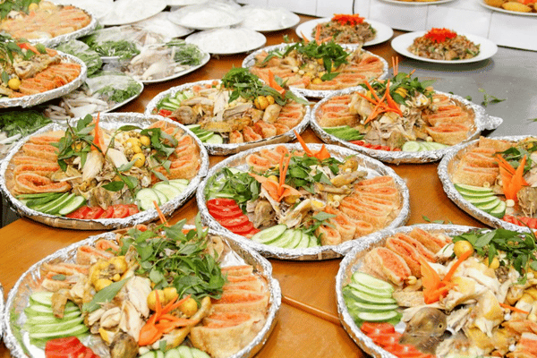 TẠI SAO NÊN CHỌN DỊCH VỤ NẤU TIỆC CHUYÊN NGHIỆP CHO TIỆC ĐÁM GIỖ Ở VŨNG TÀU?