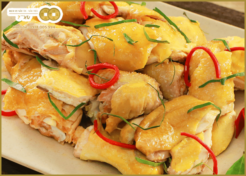 Gà luộc - món ăn truyền thống không thể thiếu